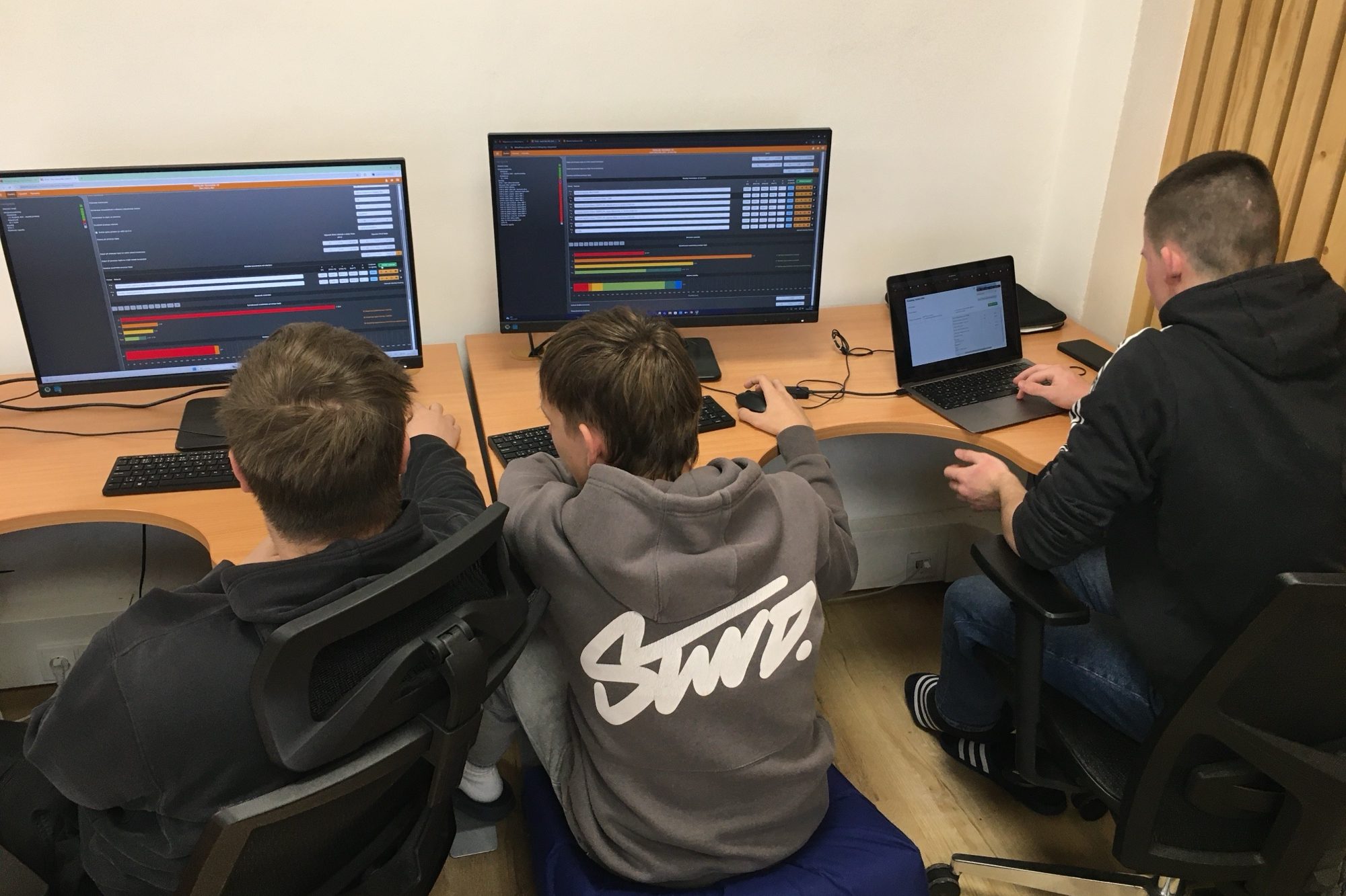 Stavaři pracovali s profi DEK softwarem