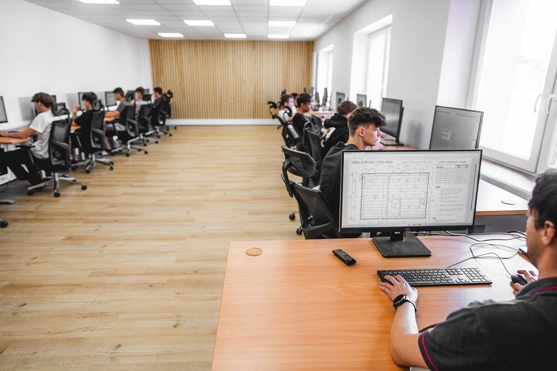 Žáci pracují v CAD učebně
